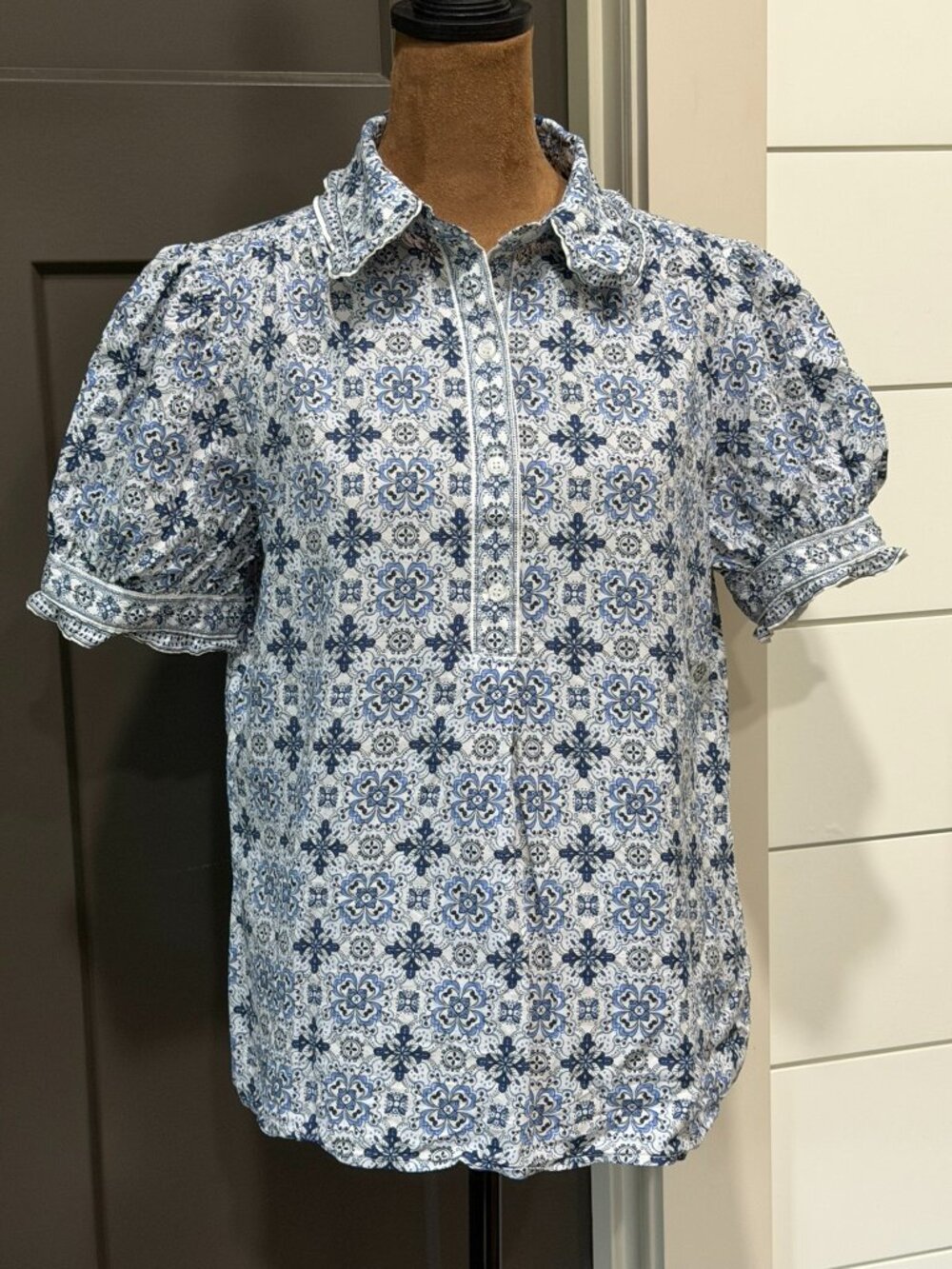 Max Studio Puff‑Sleeve Button‑Up Top — Blue/White — Size Small